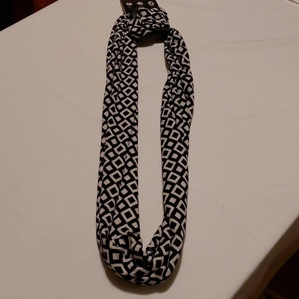 Eternity Scarf in Black and White Plaid NWT
